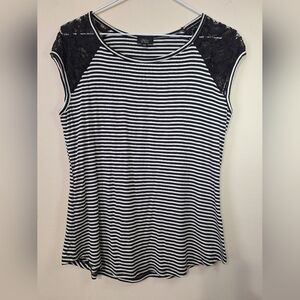 🇺🇸 Storm Los Angeles M black white stripes black lace shortsleeve rayon shirt